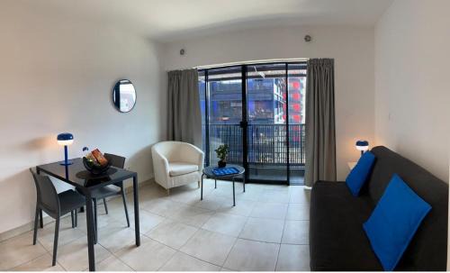 Neudorf Ouest Apartamento | Studio 25 m2 Tour Black Swans Centre ville Tram C et E direct Parlement Européen à 15 minutes Arrivée 24 sur 24