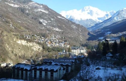 Brides-les-Bains Apartamento | Studio 28m² avec balcon, couchages pour 4, Wifi et parking, proche centre-village et thermes - FR-1-512-219