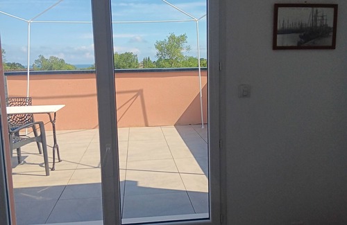 Trelevern Apartamento | Studio 34m2 large terrace sea view 2km beaches gr34. Pink granite hillsides
