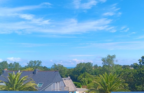 Trelevern Apartamento | Studio 34m2 large terrace sea view 2km beaches gr34. Pink granite hillsides
