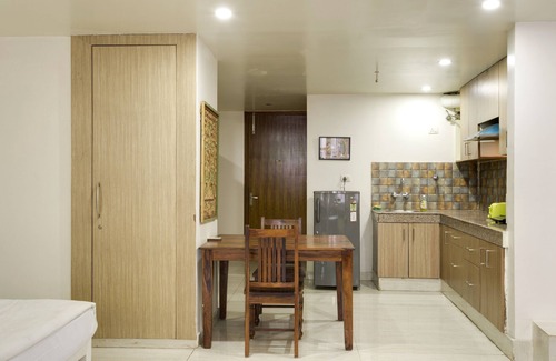 Hauz Khas Apartamento | Studio 37 with a beautiful glass-room