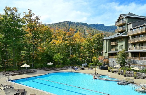 Stowe Area Condominio | Stowe Mountain Lodge Ridgeline Studio - estacionamiento con valet de cortesía
