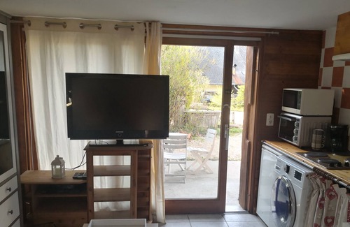 Evires Apartamento | STUDIO 4 people with swimming pool/Annecy-Geneva