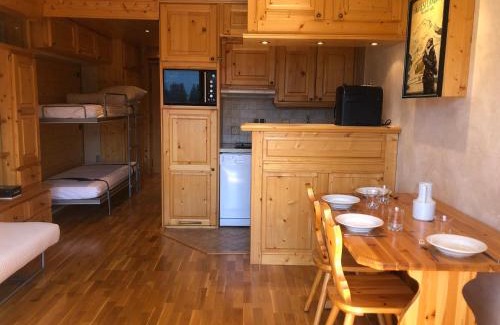 Meribel Apartamento | Studio 4 pers Méribel Altiport, pied des pistes, proche golf, terrasse sud - FR-1-411-936