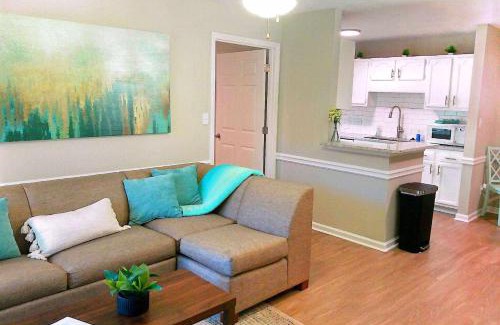 Pine Forest Apartamento | Studio 415 - Accessible 1st Floor with Self Check-in
