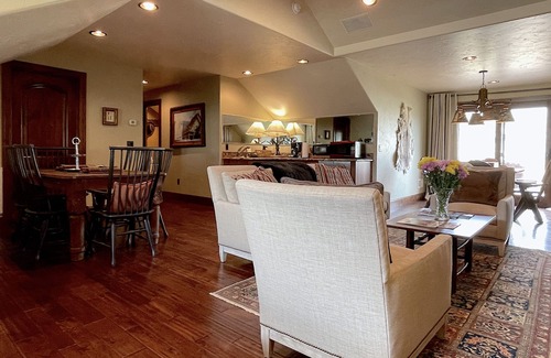 Wapiti Apartamento | Studio 57- luxury apartment in the Wapiti Area!
