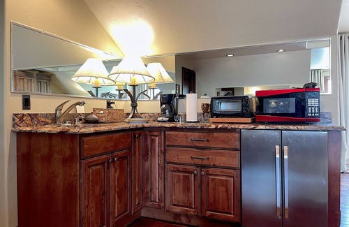 Wapiti Apartamento | Studio 57- luxury apartment in the Wapiti Area!