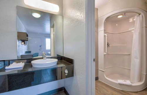 Albuquerque Hotel | Studio 6 Albuquerque, NM – Midtown