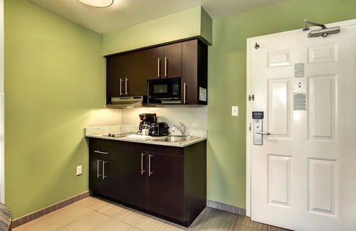 East Brunswick Hotel | Studio 6 East Brunswick, NJ - NYC Area