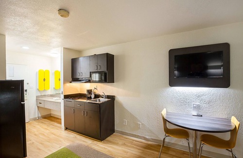Fort Worth Hotel | Studio 6 Fort Worth, TX - Meacham