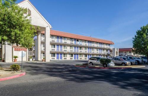 Raisin Hotel | Studio 6-Fresno, CA - Extended Stay