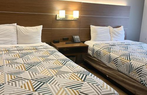 Encanto Hotel | Studio 6 Phoenix, AZ Midtown