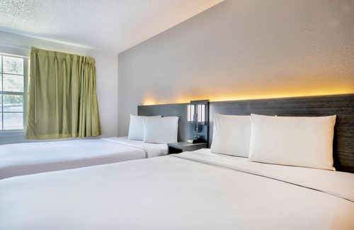 Medical Center District Hotel | Studio 6 San Antonio, TX - Medical Center