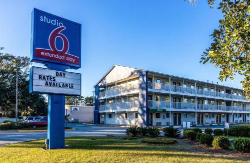 Savannah Hotel | Studio 6-Savannah, GA