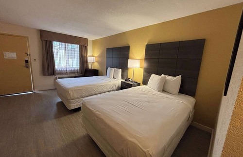 Paw Creek Hotel | Studio 6 Suites Charlotte, NC - Northlake