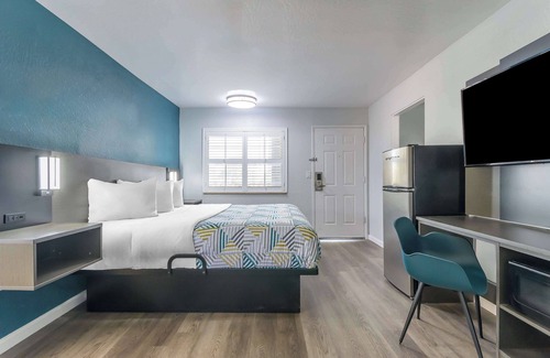 Madera Hotel | Studio 6 Suites Madera, California - Yosemite