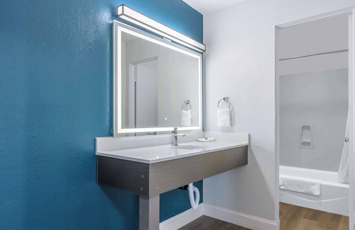 Madera Hotel | Studio 6 Suites Madera, California - Yosemite