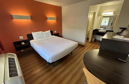 La Sierra Hotel | Studio 6 Suites - Riverside, Ca
