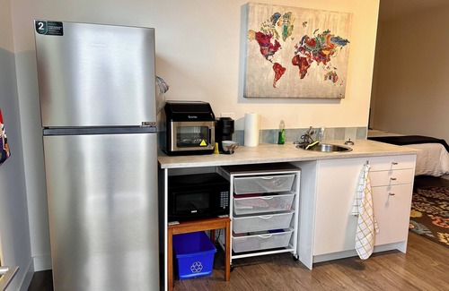 South Central Apartamento | Studio 628 Beautiful South Pandosy and Hospital area