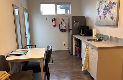 South Central Apartamento | Studio 628 Beautiful South Pandosy and Hospital area