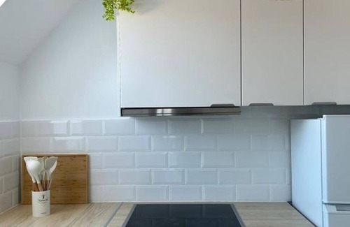 San Luis de Sabinillas Apartamento | Apartamento estudio 'Estudio San Luis De Sabinillas' con piscina compartida y aire acondicionado