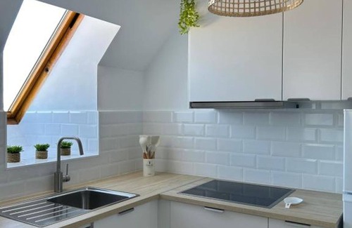 San Luis de Sabinillas Apartamento | Apartamento estudio 'Estudio San Luis De Sabinillas' con piscina compartida y aire acondicionado