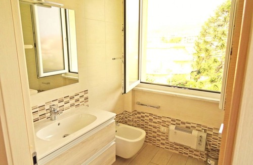 Santo Stefano al Mare Apartamento | Studio apartment with balcony with sea view 50 meters from the sea