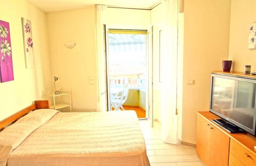 Santo Stefano al Mare Apartamento | Studio apartment with balcony with sea view 50 meters from the sea