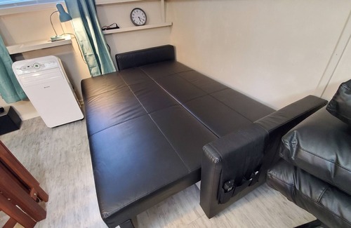 Aloha Apartamento | Studio across from Food Trucks of Aloha Mall!
