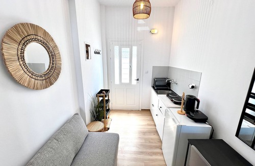 Paros Apartamento | Studio 'Aeolian Blu 7' with Sea View, Wi-Fi and Air Conditioning