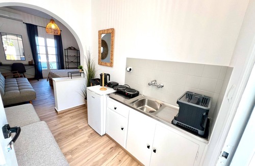 Paros Apartamento | Studio 'Aeolian Blu 7' with Sea View, Wi-Fi and Air Conditioning