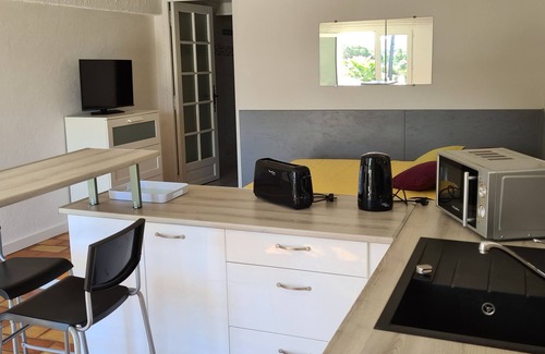 Roquebrune-sur-Argens Apartamento | PROMOCION SEPTIEMBRE: 65 € / NOCHE ESTUDIO EN VILLA CON PISCINA ROQUEBRUNE / ARGENS