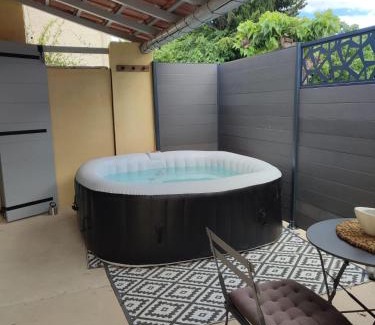 Tarascon Casa | Studio Alpilles avec parking et spa privatif
