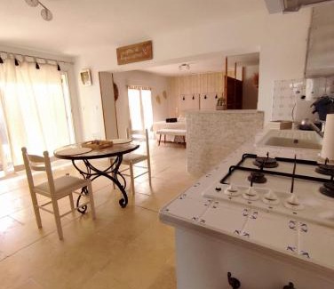 Tarascon Casa | Studio Alpilles avec parking et spa privatif