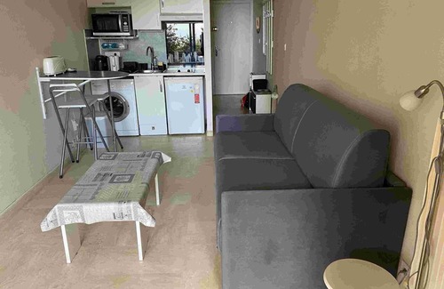 Fabron Apartamento | Estudio toda comodidad en residencia de lujo, piscina, tenis, garaje.