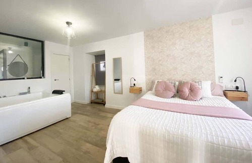 Alcalá de los Gazules Apartamento | Studio Apartment 'Amores Loft Rural' with Wi-Fi and Air Conditioning