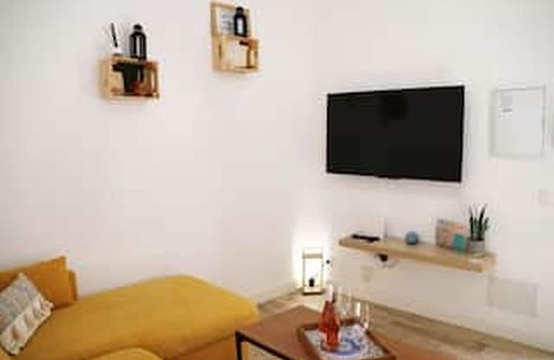 Alcalá de los Gazules Apartamento | Studio Apartment 'Amores Loft Rural' with Wi-Fi and Air Conditioning