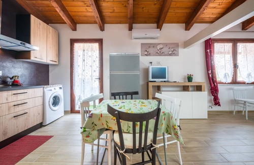 San Giovanni Suergiu Apartamento | Apartamento estudio "Confortevole Loft Sud Sardegna" con balcón y Wi-Fi