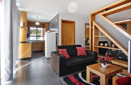 Calheta de Nesquim Apartamento | Studio Apartment 'Casa Da Vigia Estúdio Vista Mar' with Sea View, Private Garden and Wi-Fi
