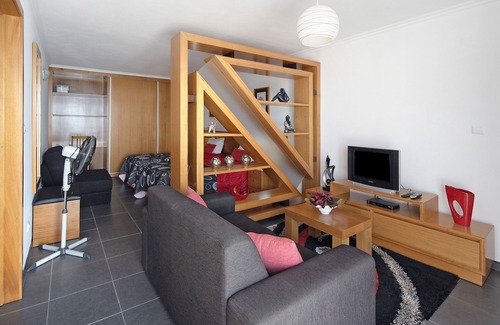 Calheta de Nesquim Apartamento | Studio Apartment 'Casa Da Vigia Estúdio Vista Mar' with Sea View, Private Garden and Wi-Fi