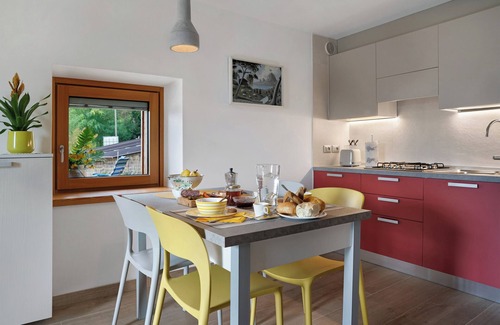 Pergine Valsugana Apartamento | Estudio Apartamento 'Maso Plocech App Vacanze' con vistas al lago, jardín privado y Wi-Fi