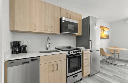 North Redington Beach Condominio | Studio Apartment in Beachfront Property