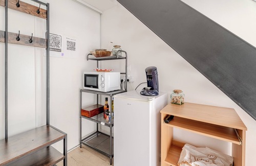 Sens-de-Bretagne Apartamento | Apartamento-estudio 'Les Mesliers' con terraza compartida, jardín compartido y Wi-Fi