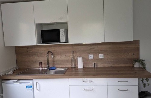 Levis-Saint-Nom Apartamento | Studio Apartment 'Tout Confort Jardin Partagé' with Private Terrace, Shared Garden and Wi-Fi