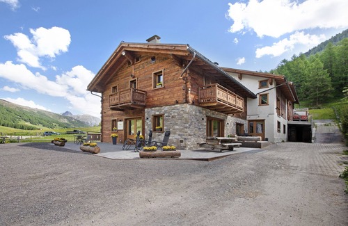 Livigno Apartamento | Apartamento estudio 'Agriturismo Bosco D'oro 1' con vistas a la montaña, jardín compartido y Wi-Fi