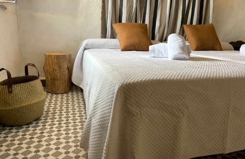 Iznatoraf Apartamento | Studio Apartment 'Alojamiento Alberquina' with Shared Garden, Wi-Fi and Air Conditioning