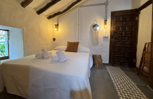Iznatoraf Apartamento | Studio Apartment 'Alojamiento Picual' with Shared Garden, Wi-Fi and Air Conditioning