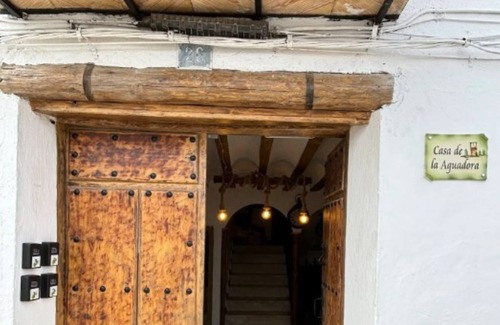 Iznatoraf Apartamento | Studio Apartment 'Alojamiento Picual' with Shared Garden, Wi-Fi and Air Conditioning