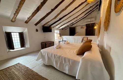 Iznatoraf Apartamento | Studio Apartment 'Alojamiento Verdala' with Shared Garden, Wi-Fi and Air Conditioning