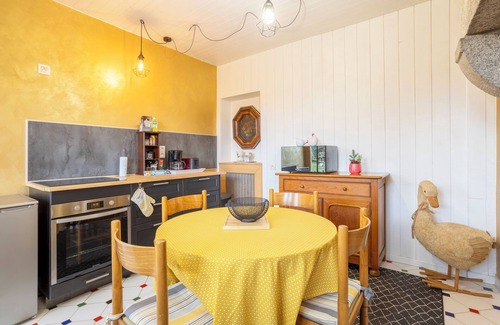 Concarneau Apartamento | Apartamento estudio 'Avec Terrasse Au Calme' con terraza privada, jardín privado y Wi-Fi